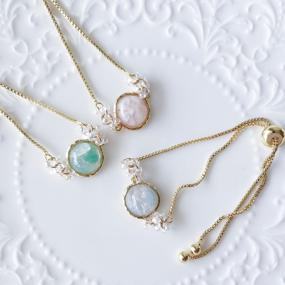 選擇您自己的品牌名稱女士滑扣手鍊，飾有誕生石和天然寶石，均碼，並飾有 2026 年春季誕生石。 第11張的照片