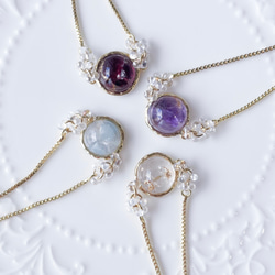 選擇您自己的品牌名稱女士滑扣手鍊，飾有誕生石和天然寶石，均碼，並飾有 2026 年春季誕生石。 第4張的照片