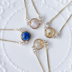 選擇您自己的品牌名稱女士滑扣手鍊，飾有誕生石和天然寶石，均碼，並飾有 2026 年春季誕生石。 第8張的照片