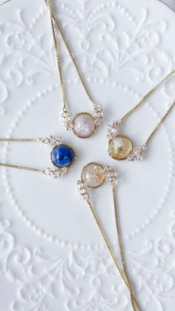 選擇您自己的品牌名稱女士滑扣手鍊，飾有誕生石和天然寶石，均碼，並飾有 2026 年春季誕生石。 第8張的照片