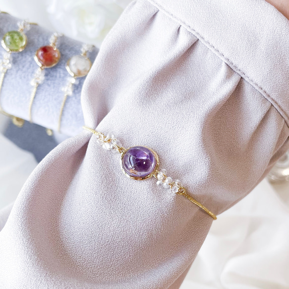 選擇您自己的品牌名稱女士滑扣手鍊，飾有誕生石和天然寶石，均碼，並飾有 2026 年春季誕生石。 第7張的照片