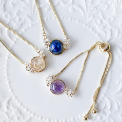 選擇您自己的品牌名稱女士滑扣手鍊，飾有誕生石和天然寶石，均碼，並飾有 2026 年春季誕生石。 第10張的照片