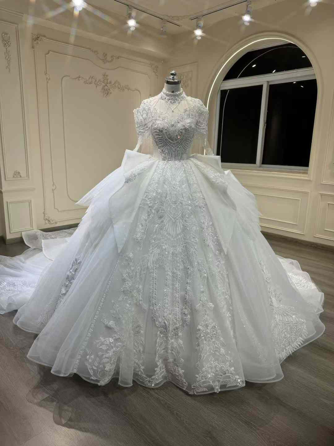 大人気上昇中！vネック　オフショルダー　優雅　贅沢　二の腕を隠せる　冬婚　フレアスカート　韓国スタイル　オリジナルドレス