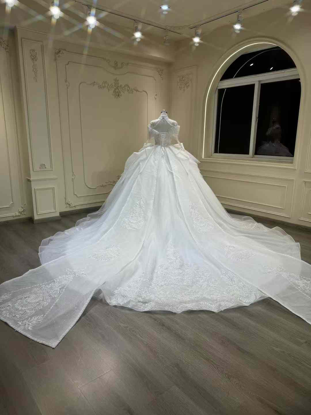 大人気上昇中！vネック　オフショルダー　優雅　贅沢　二の腕を隠せる　冬婚　フレアスカート　韓国スタイル　オリジナルドレス