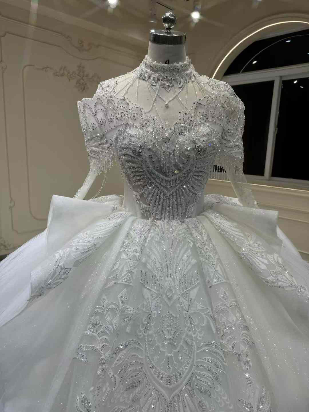 大人気上昇中！vネック　オフショルダー　優雅　贅沢　二の腕を隠せる　冬婚　フレアスカート　韓国スタイル　オリジナルドレス