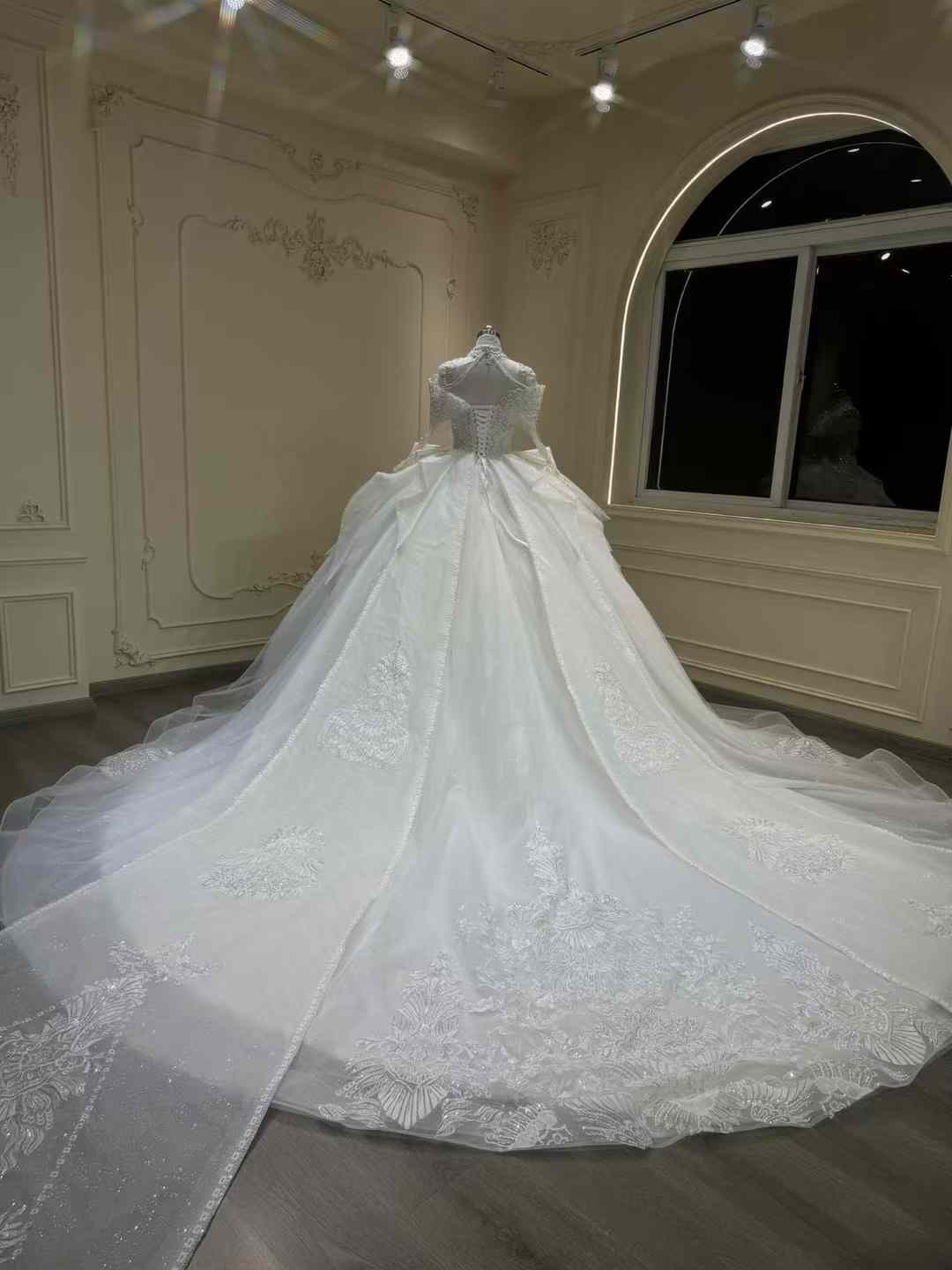 大人気上昇中！vネック　オフショルダー　優雅　贅沢　二の腕を隠せる　冬婚　フレアスカート　韓国スタイル　オリジナルドレス