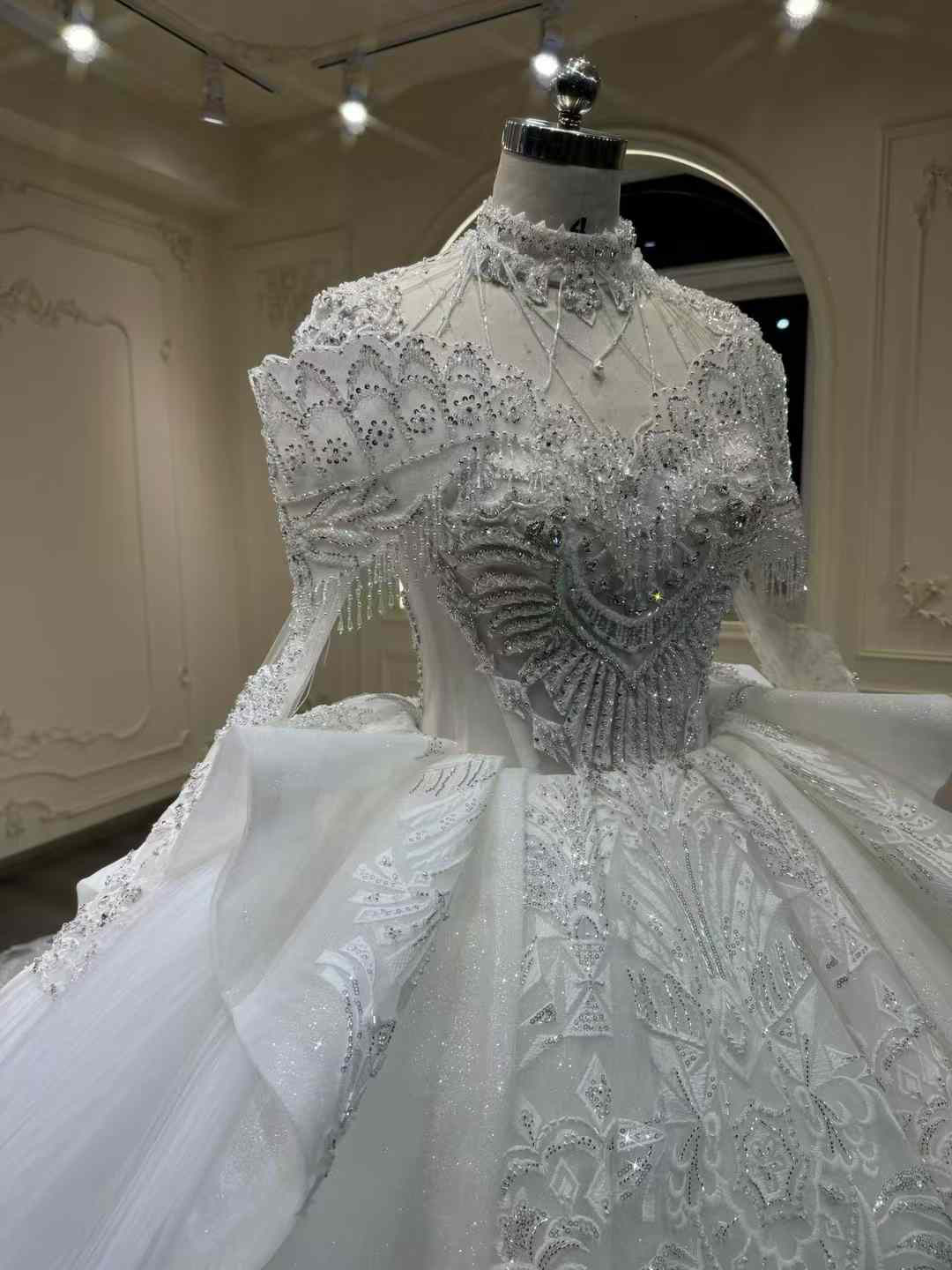 大人気上昇中！vネック　オフショルダー　優雅　贅沢　二の腕を隠せる　冬婚　フレアスカート　韓国スタイル　オリジナルドレス