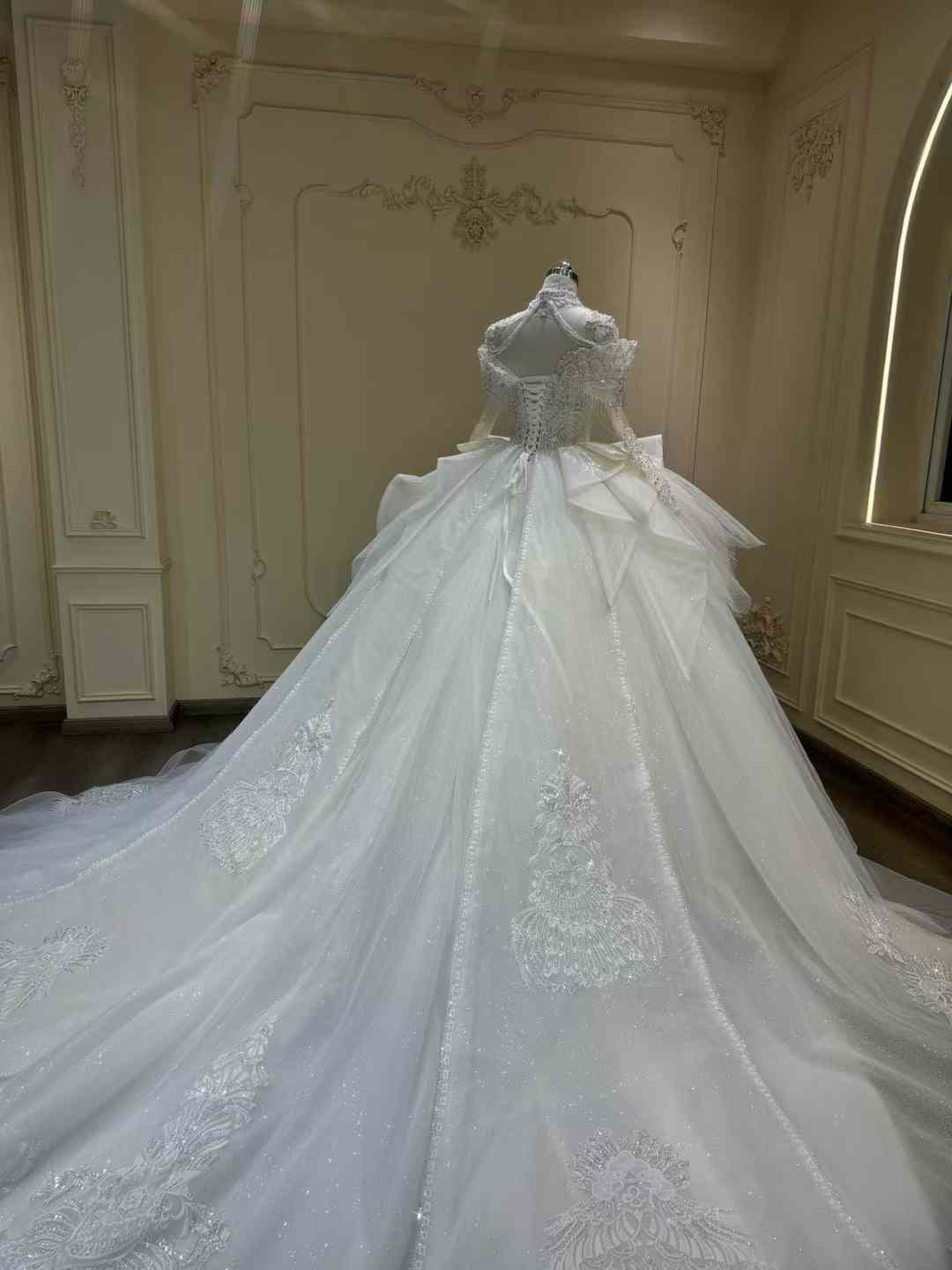 大人気上昇中！vネック　オフショルダー　優雅　贅沢　二の腕を隠せる　冬婚　フレアスカート　韓国スタイル　オリジナルドレス