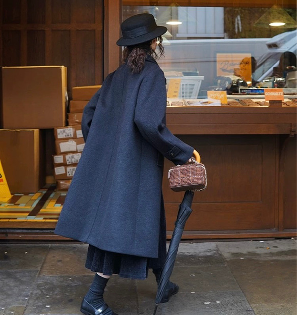 レトロモダンな丸襟　ウールのロングコート【春秋冬】黒系 3枚目の画像