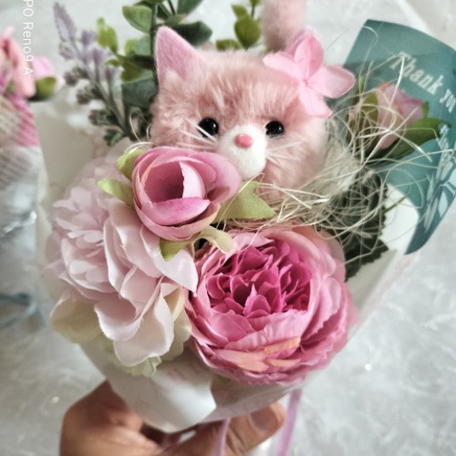 ハンドメイド 花束 動物モチーフ 花材半オーダーメイド》猫好き犬好きなお母さんのフラワーブーケ お