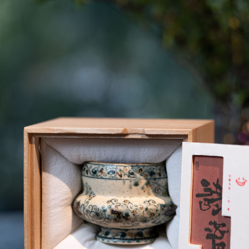 中国茶器　景徳鎮　手描き　茶杯　コーヒーカップ　女性ぴったり　青花磁　蝶々　３点 中国茶器 景徳鎮 手描き 茶杯 コーヒーカップ 女性ぴったり 青花