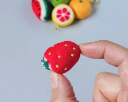 ミニマム果物】手のひらサイズのいちご＊羊毛フェルトのプチかわ
