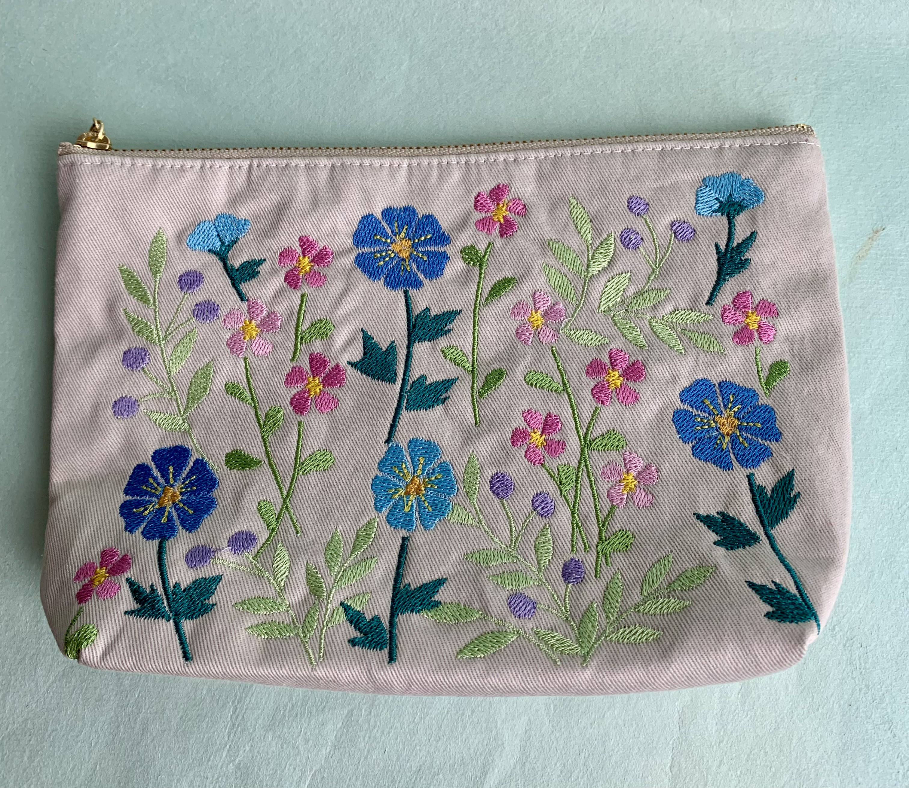 ピンクとブルーのお花刺繍ポーチ ポーチ AZmama 通販 18425404