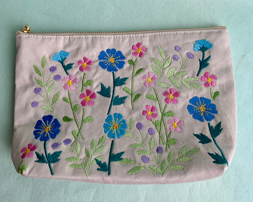 ピンクとブルーのお花刺繍ポーチ ポーチ AZmama 通販 18425404