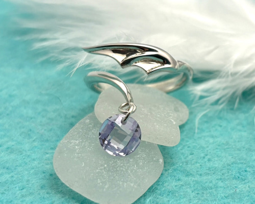 50％OFF！】ジルコニアが揺れる悪魔の羽根のフリーサイズピンキー