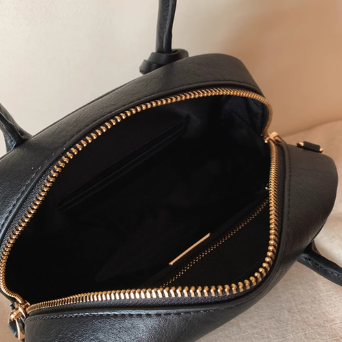 黒いハンドバッグ.通勤バッグ. お出かけにピッタリ .春秋冬どちらでも 