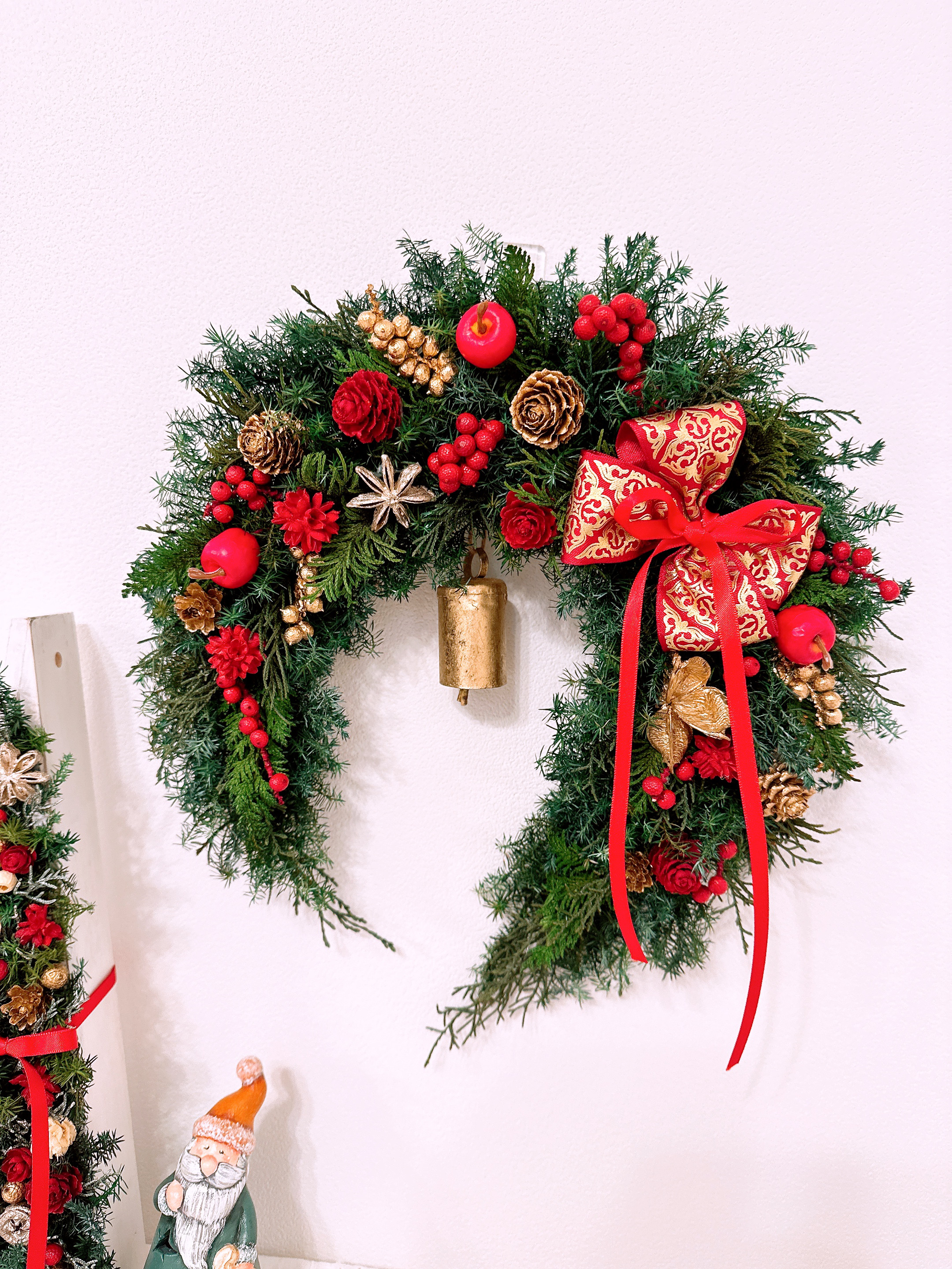 【特集ページ掲載】幸運よ呼ぶ馬蹄形 クリスマスリース クリスマスアレンジ 豪華 華やか 喜ばれる プレゼント