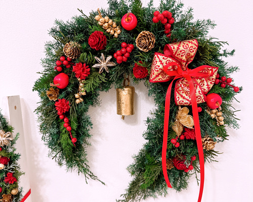 アシンメトリー馬蹄形クリスマスリース 特集ページ掲載】幸運よ呼ぶ馬蹄形 クリスマスリース クリスマス