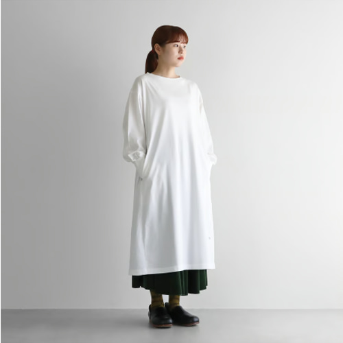 藍染 HUIS バックボタンリブワンピ 満月 ワンピース sayu/坂