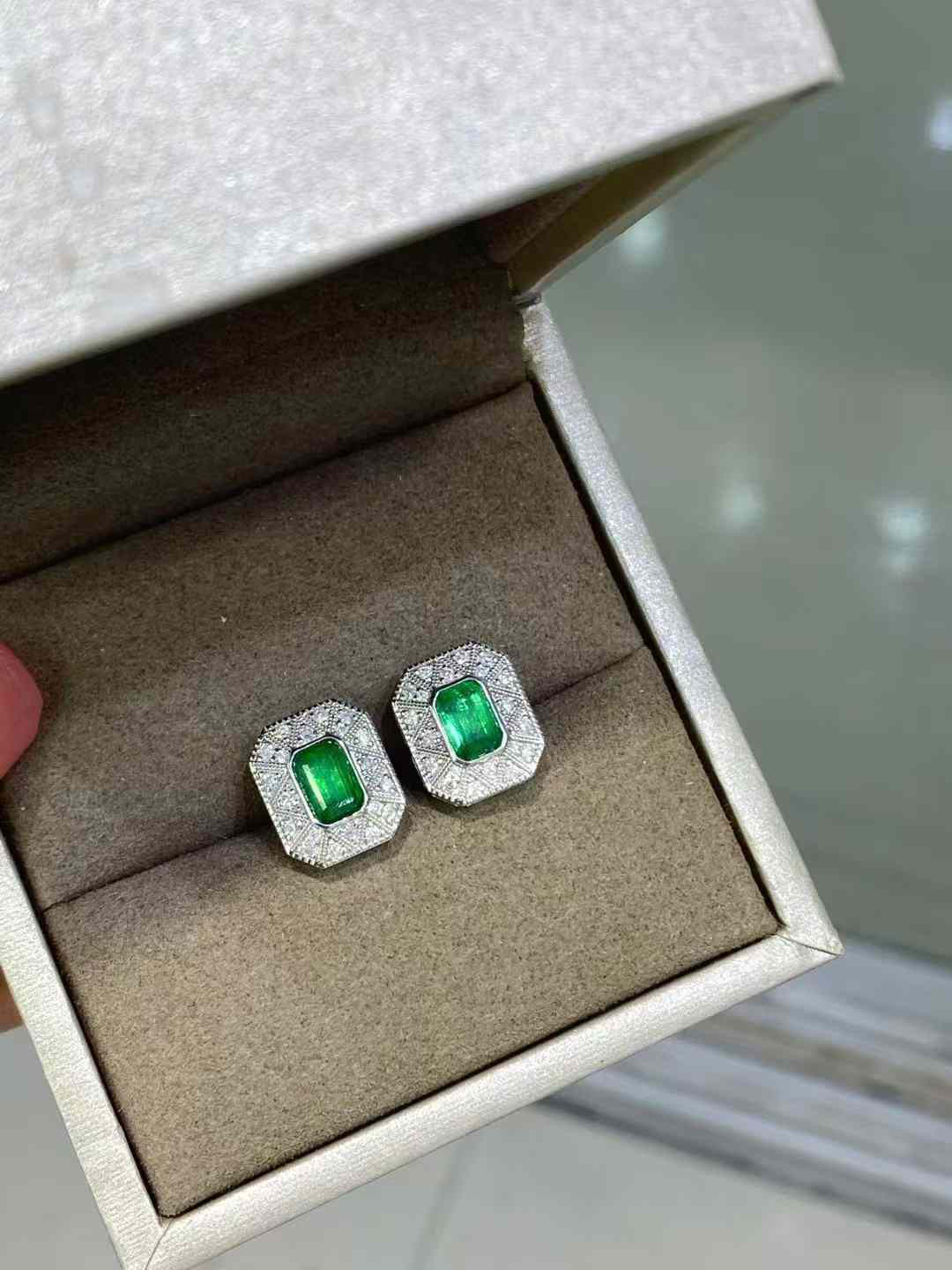 天然ダイヤモンド付きエメラルドピアスk18