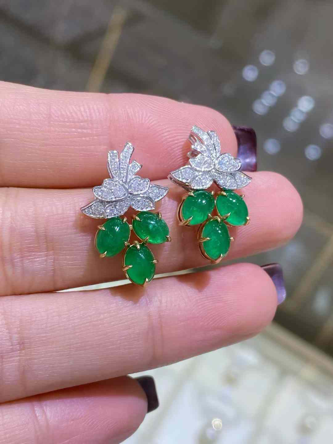 天然ダイヤモンド付きエメラルドピアスk18 ピアス（スタッド・一