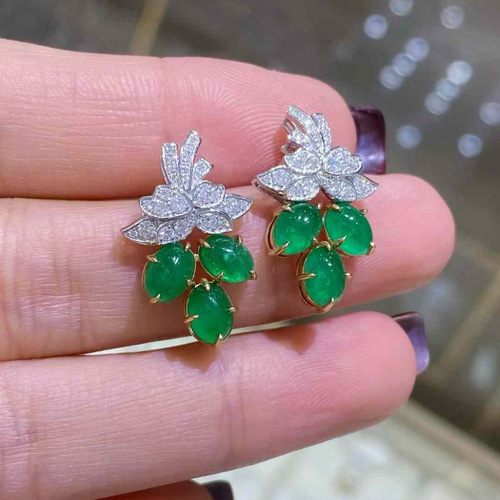 天然ダイヤモンド付きエメラルドピアスk18 ピアス（スタッド・一