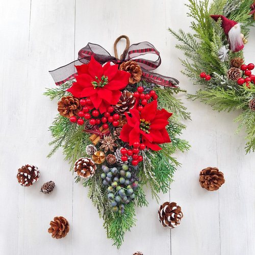 赤いポインセチアと木の実いっぱいのクリスマススワッグ/アーティ
