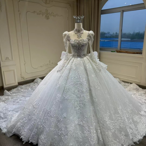 スクエアネック 憧れのドレス パフスリーブ ロングトレーン 水波