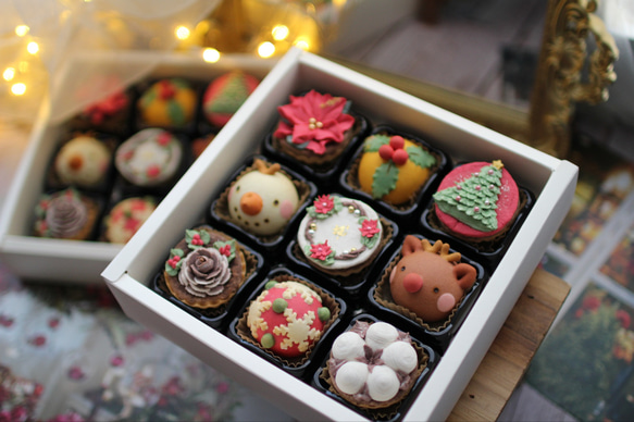 （クリスマス近辺配送）クリスマスあんフラワークッキー9個入り 食べられるお花！あんこのお花！クリスマス　高級ギフト 1枚目の画像