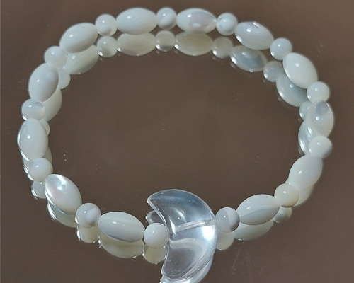 マザーオブパールに月の水晶のブレス ブレスレット PENDENS 通販