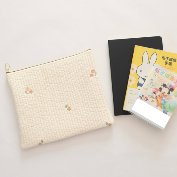 刺繍入りヌビの大きめフラットポーチ｜母子手帳 お薬手帳 シール帳