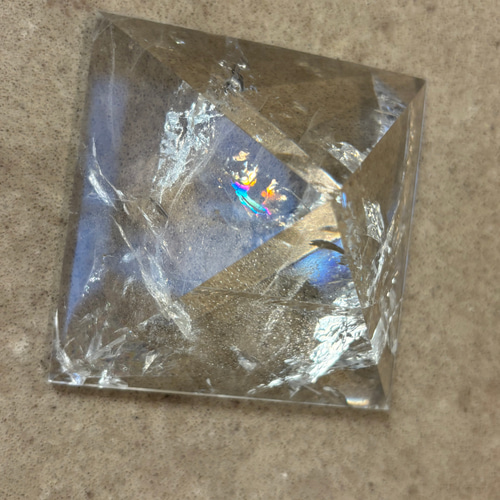 高品質】 トカンティンス産 水晶 ピラミッド その他置物 Robin  