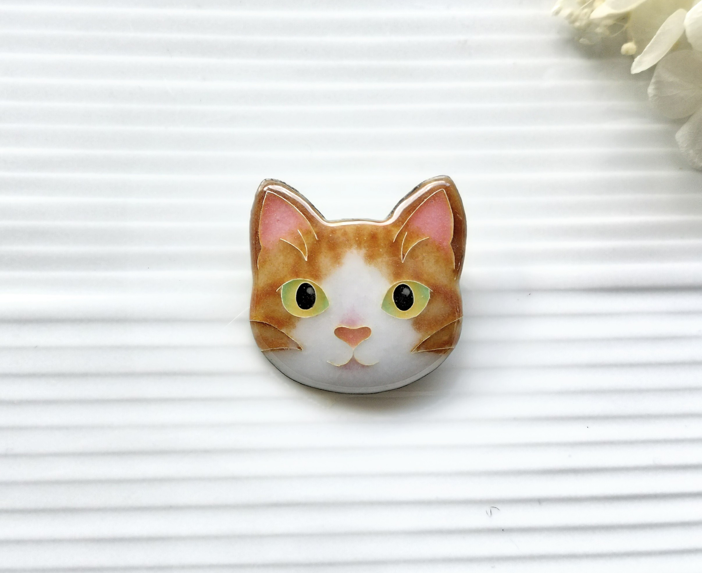 七宝焼き・猫のお顔ブローチ（大）☆茶トラ 白猫 ① ブローチ