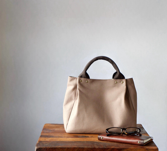 エレガントなタックトート ◇モカ×ダークブラウン◇倉敷帆布 1枚目の画像