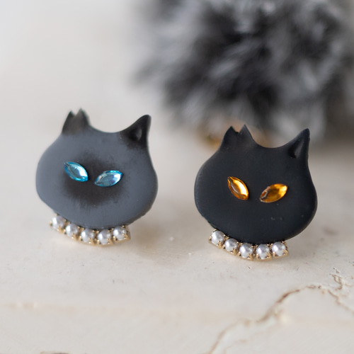 ★リボンと黒シマ猫ちゃんピアス★ さくら耳の地域猫とpompomのピアス・イヤリング / 黒 イヤリング
