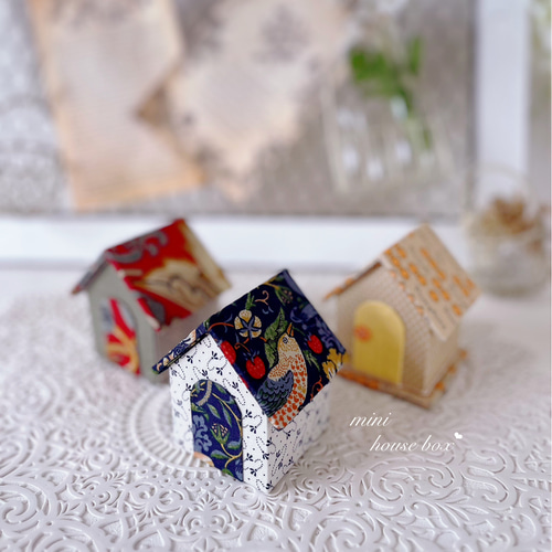 ウィリアムモリス／ハウス型小物入れミニサイズ／カルトナージュ