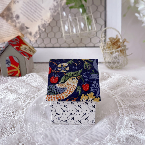 ウィリアムモリス／ハウス型小物入れミニサイズ／カルトナージュ