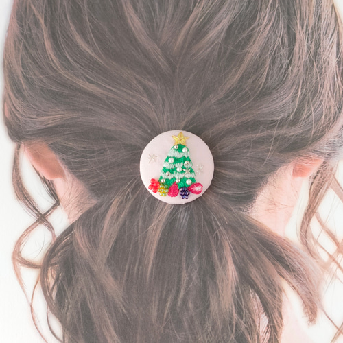 クリスマスツリーケーキ〜ベリー添え〜刺繍ブローチorヘアゴム