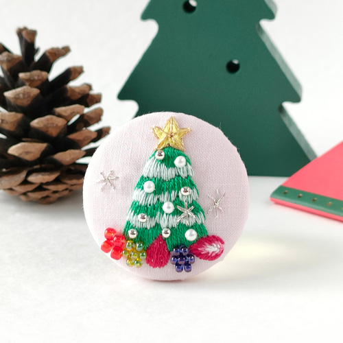 クリスマス☆手刺繍ブローチ／ヘアゴムクリスマスツリー 