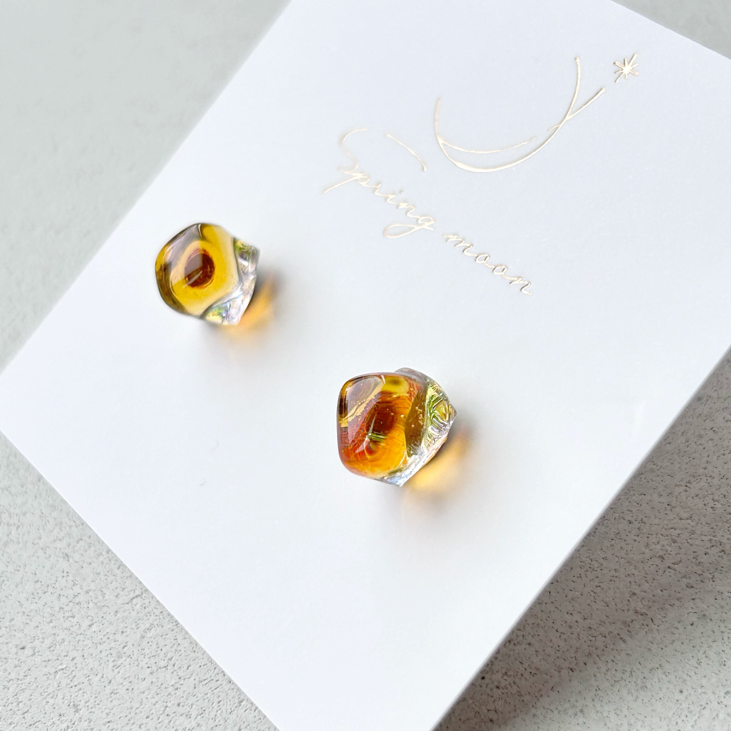 "虹の種"一粒ガラスピアス-topaz-