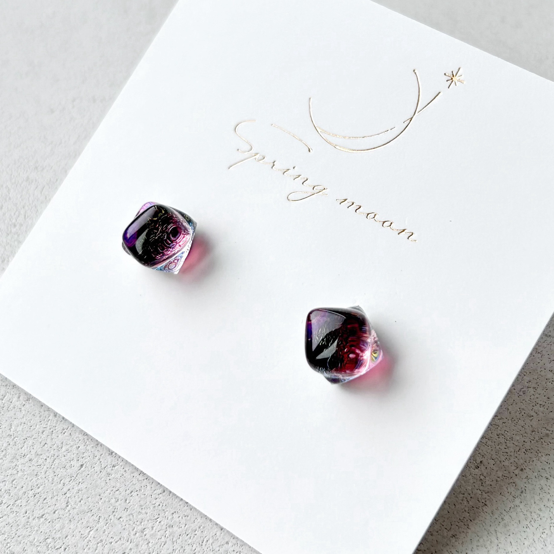 "虹の種"一粒ガラスピアス-wine red-