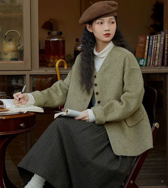 2色 上質ウール100%　Vネックのコート　ポケット付き【冬春秋】レッド/グリーン/ベージュ 2枚目の画像