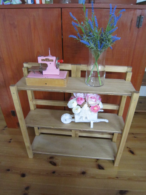 道具無しで1分折り畳み式　折りたたみ飾り棚（ミニ）シンプルトップの幅広3ッ折りタイプ