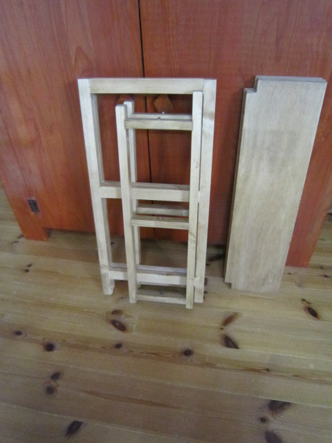 道具無しで1分折り畳み式　折りたたみ飾り棚（ミニ）シンプルトップの幅広3ッ折りタイプ