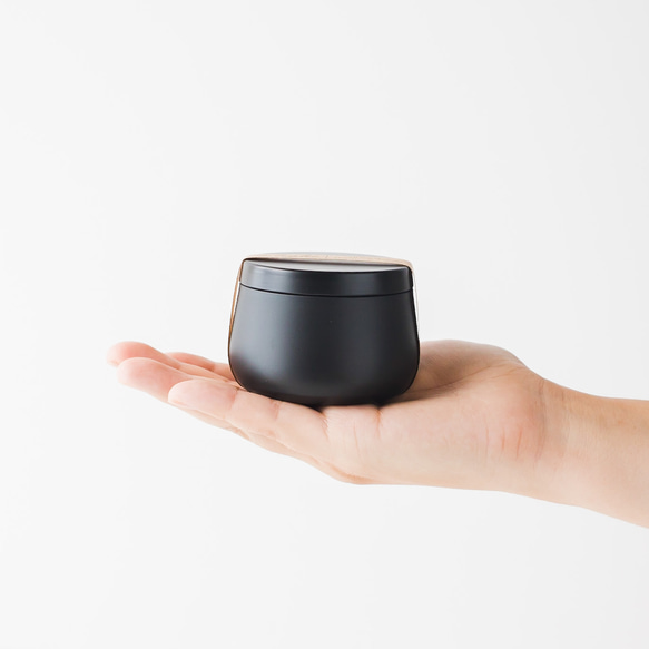 ぽってり缶の木芯アロマキャンドル ブラック 灯りを奏でるキャンドル ソイワックス100%使用 焚火 8枚目の画像