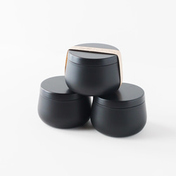 ぽってり缶の木芯アロマキャンドル ブラック 灯りを奏でるキャンドル ソイワックス100%使用 焚火 9枚目の画像