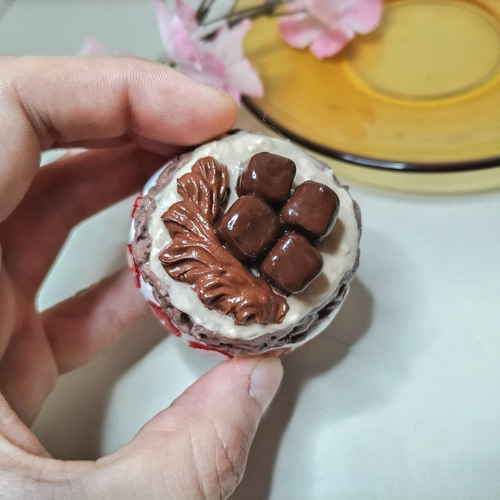 可愛い生チョコケーキ フェイクスイーツ スイーツデコ 置物