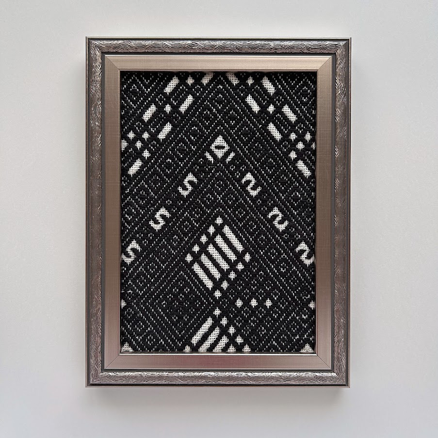 【一点もの】こぎん刺し・アート◆古作図案アレンジの額装◆縦長・黒