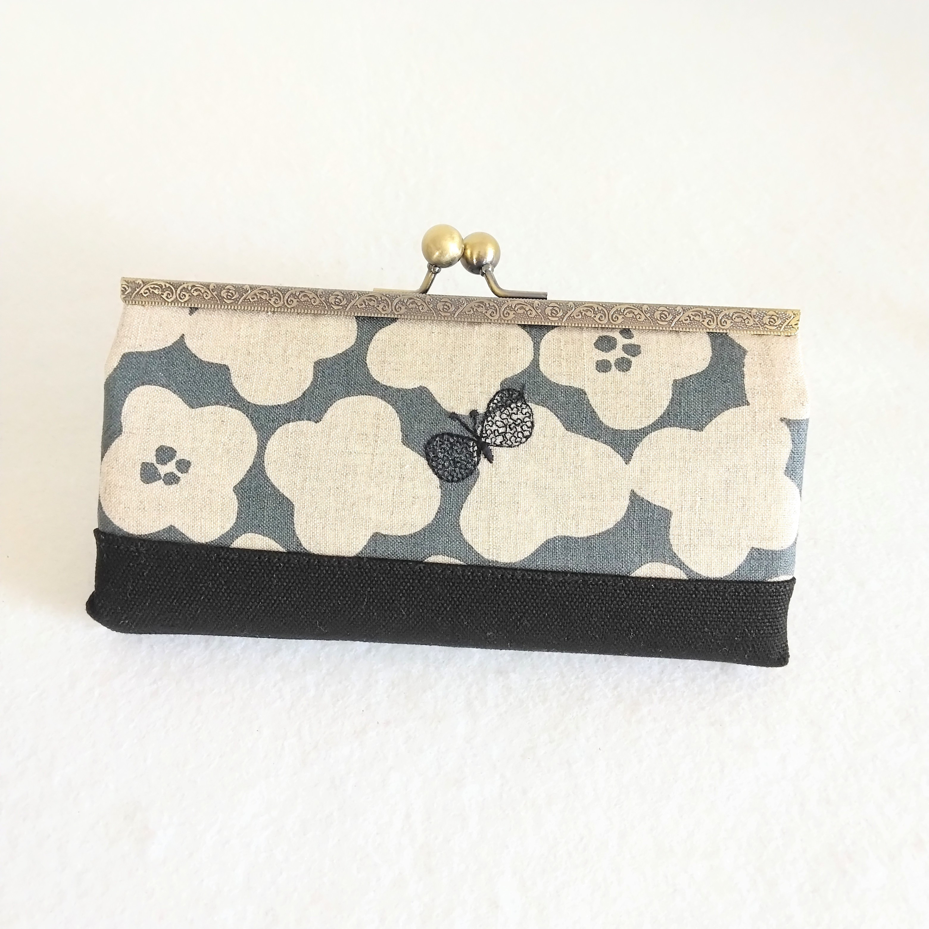 ミナペルホネン hanaco+choucho(beige)リボン浮足がま口長財布 6100)ミナペルホネン hanaco+choucho(beige) 浮足がま口長財布
