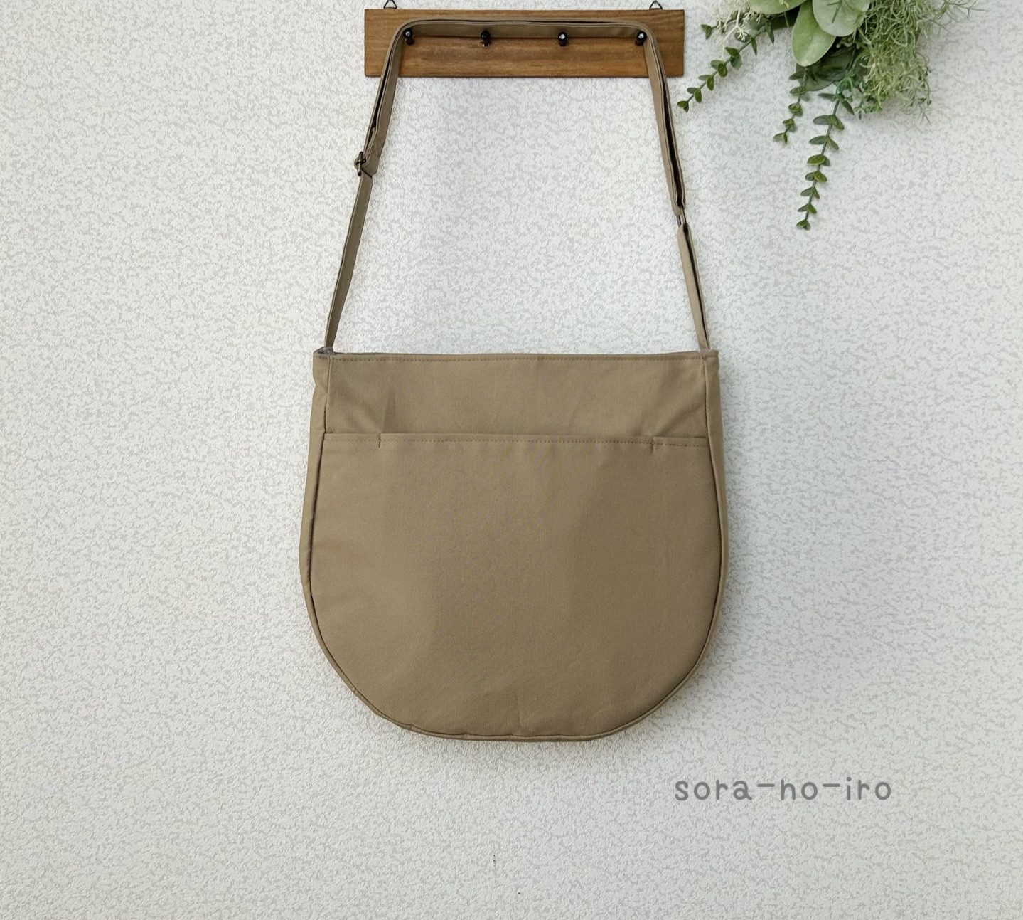 ファスナー開閉♪荷物いっぱい！シンプル＊斜めがけショルダー